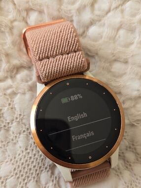 Garmin Vivoactive 4S Smartwatch Rosegold and white with Pink Nylon Band